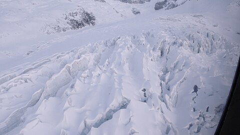 Unter uns die mächtigen Gletscherspalten vom Grindelwaldgletscher.