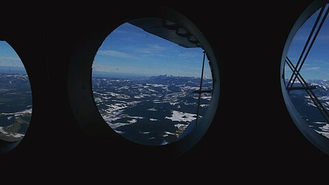 Herrlicher Ausblick durch die Fenster der Antonov.