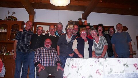 Mit vollem Magen und guter Stimmung das Gruppenbild.