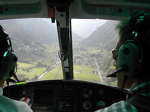 Mit dem Heli geht es zum Klausenrennen.