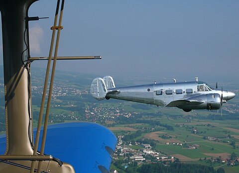 Im Formationsflug mit einer Beechcraft.