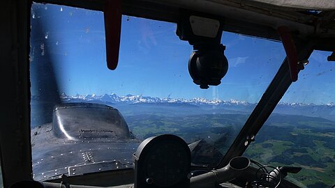 Vor uns die Berneralpen.