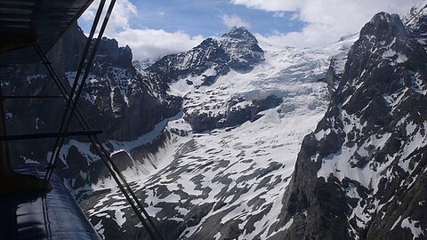 Ewiger Schnee in der Bergwelt vom Berner Oberland.