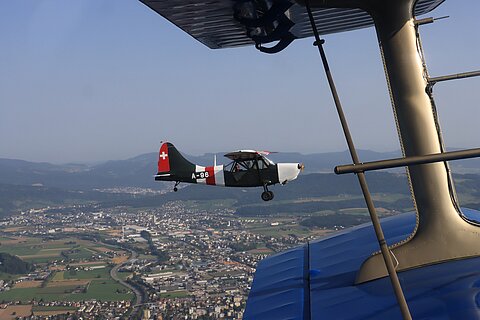 Stinson mit Pilot Niko.