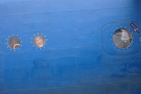 Die Passagiere kleben förmlich am Fenster!