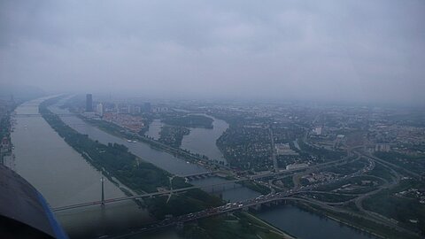 Tief an der Donaufolgend geht es ...