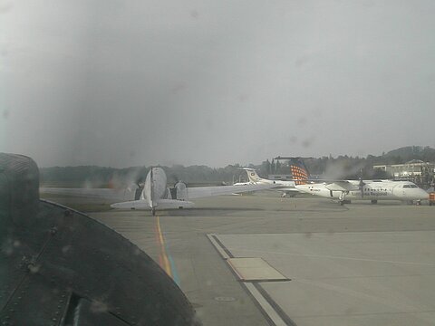 Vor uns die Douglas DC-3.