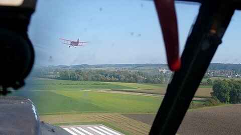 Zusammen heben die zwei An-2 ab.