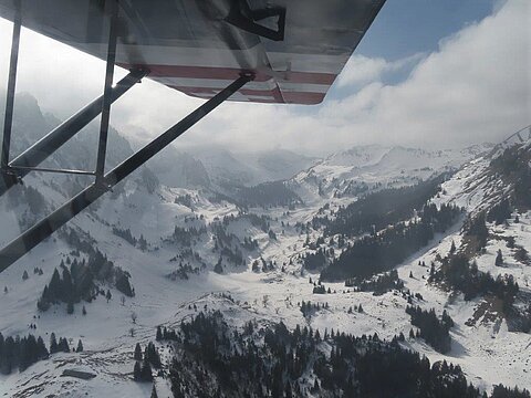 Wolken und Nebelschwaden entlang der Waadtländeralpen.
