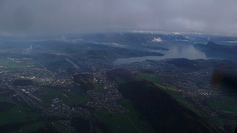 Luzern mit Rootsee und Vierwaldstättersee.