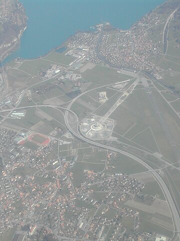 Interlaken und der alte Militärflugplatz.