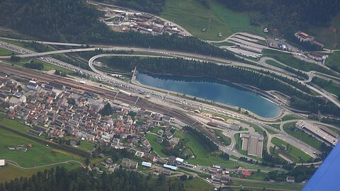 Rückreiseverkehr und Stau bei Airolo.