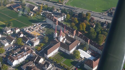 Auf der rechten Seite das Kloster Muri welches beim Sonderstempel zum Einsatz kommt.