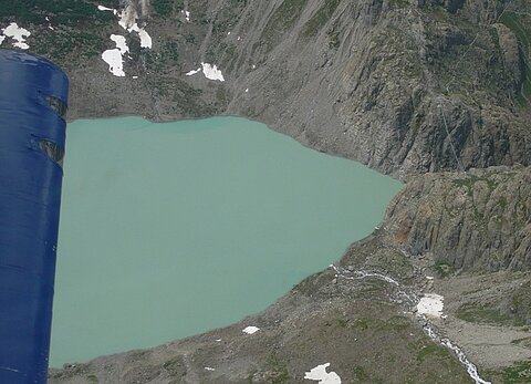 Beim Gadenlauisee die Hängebrücke Trift.