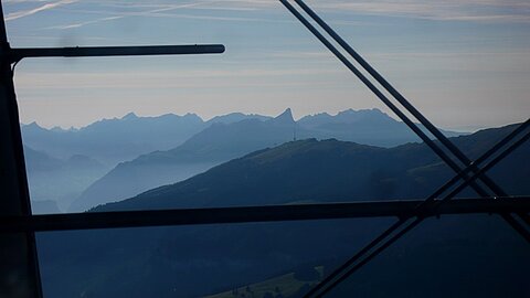 Bildmitte das Stockhorn.
