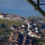 Auf dem Rückflug führt der Weg über Erlach vorbei.