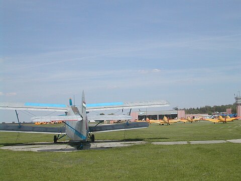Auf dem Flugplatz in Kaposvár.