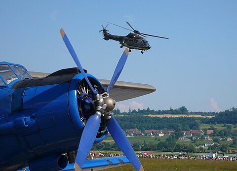 Aufgehängt am Propeller?