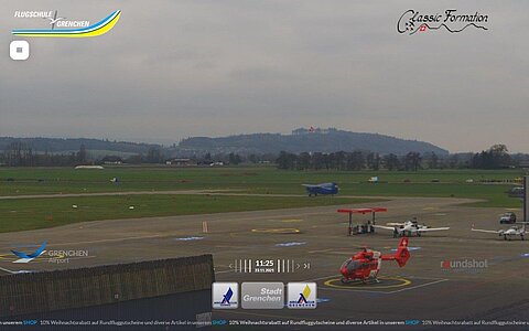 Grenchen 11.30. Die An-2 rollt zum Start.