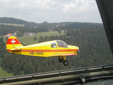 Der Minicab entlang dem Jura.