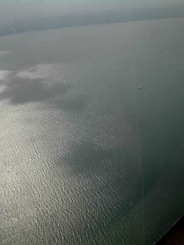 Der Neuenburgersee im Gegenlicht.