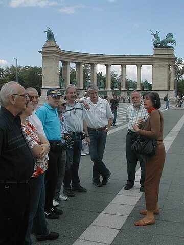 Stadtführung auf dem Platz der Freiheit.