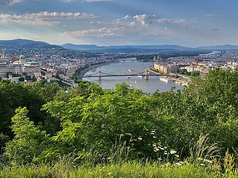 Blick auf Pest links und Buda rechts.