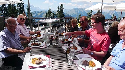 Köstliches Mittagessen wartet auf uns.