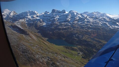 Links Titlis unten der Trübsee.