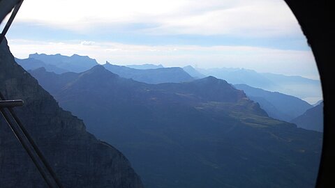 Links Eigernordwand vorne der Männlichen.