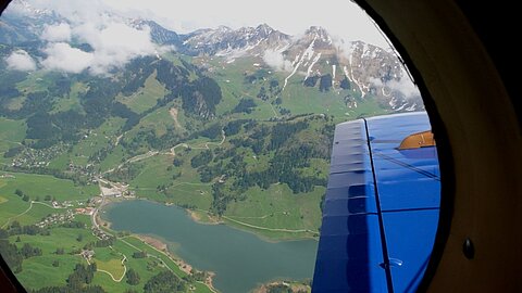 Diesmal führt der Flugweg über den Schwearsee.