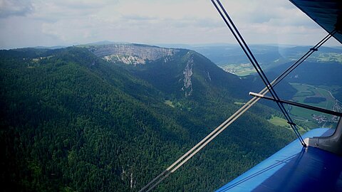 In der Weite die Creux du Van.