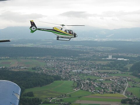 Auch noch ein Drehflügler gesellt sich zu der antonov.