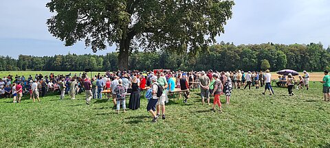 Viele Zuschauer sind gekommen.