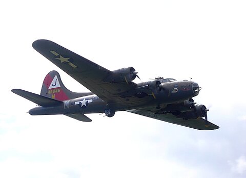 Beieing B-17, Pink Lady aus Frankreich.