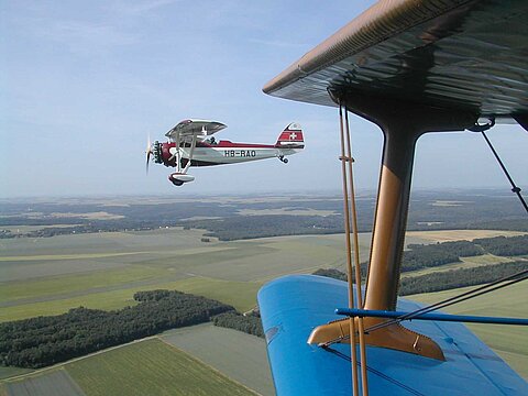 Auf dem Rückflug in die Schweiz begleiten wir den Morane.