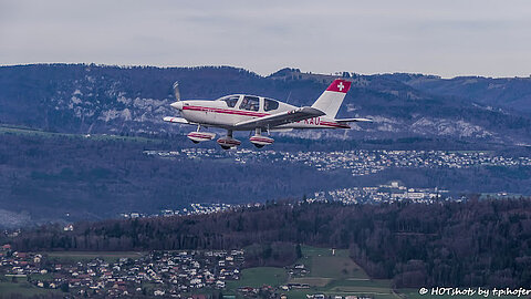 Tobago Flugzeug kommt in Formation.