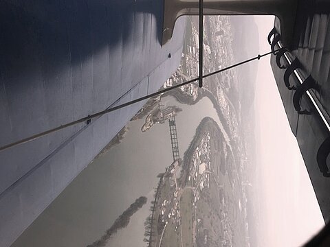 Im Tiefflug dem Rhein entlang.