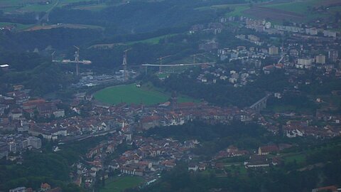 Grossbaustelle zum Autobahnzubringer bei Fribourg.