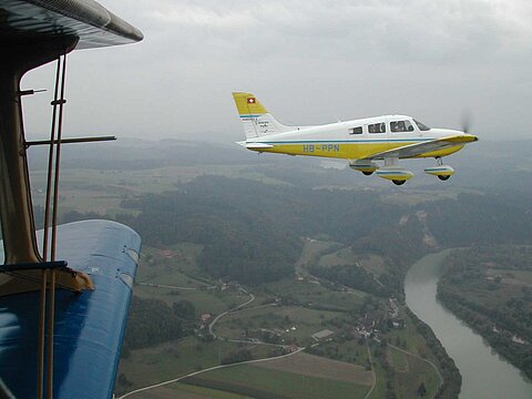 Der Piper Archer im Verband mit der AN-2.