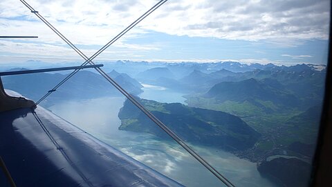 Der Flugweg führt uns über die Innerschweiz.