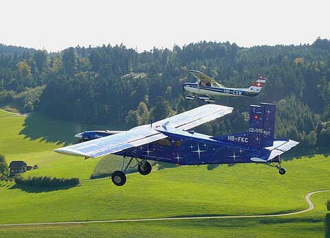 Formationsflug von Porter Cessna und ...