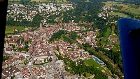 Start zu einem weitern Flug über die Stadt Fribourg.