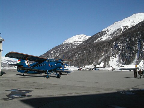 Viele VIP-Flugzeuge sind gekommen.