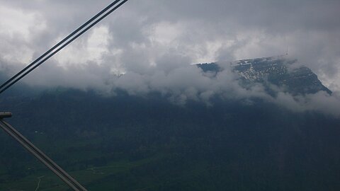 Die rigi in den Wolken.