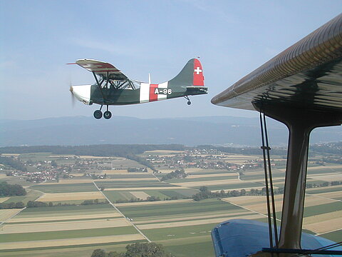 In Formation geht es mit dem Stinson nach Raron.