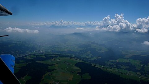 Im Gegenlicht die Rigi.