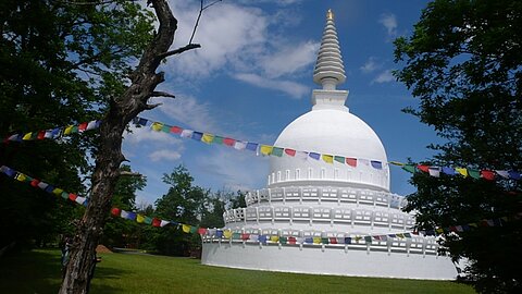 Friedensstupa auf dem 316m hohen Berg über Zalaszanto.