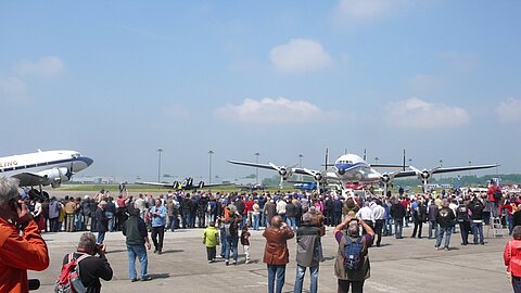 Die verschiedensten Flugzeugtypen vereint auf einem Bild.
