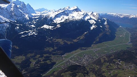 Haslital mit Flugplatz Meiringen.